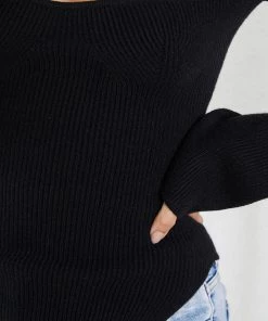 YH & Co (Chloe Yip) Page Top - Black