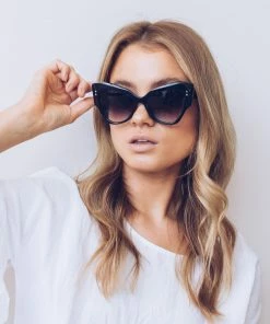 El Roy Eyewear Hepburn | Black Summer Edit 9 El Roy Eyewear Hepburn | Black Summer Edit